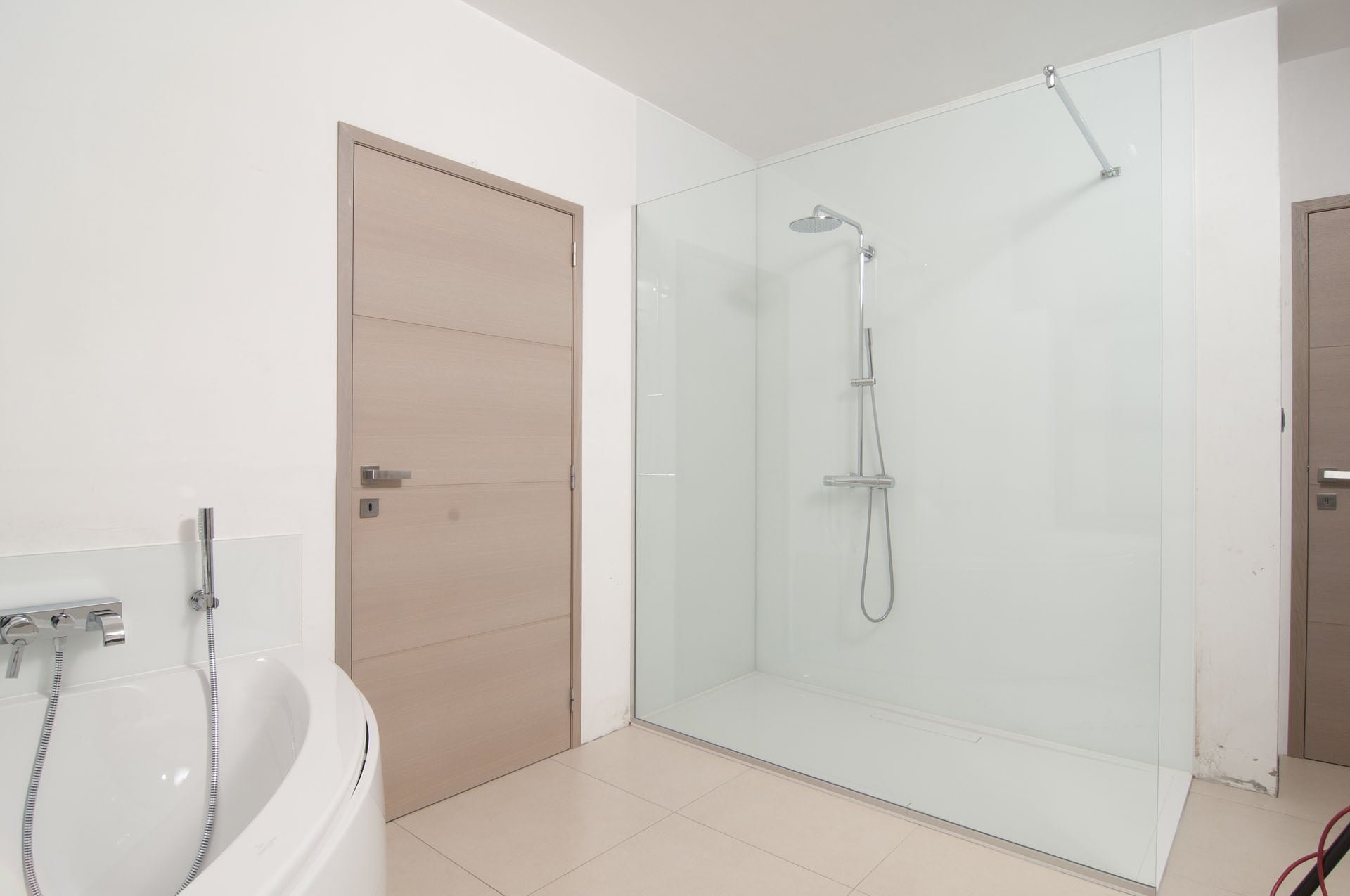 Shower screens and doors - Glaswerken Dresselaers