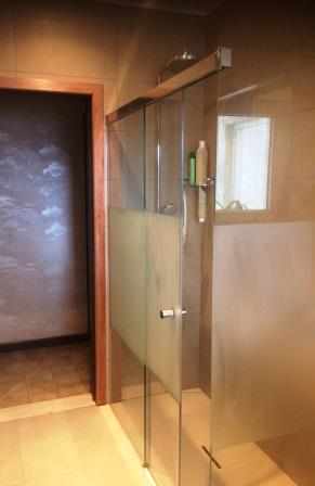 Shower screens and doors - Glaswerken Dresselaers