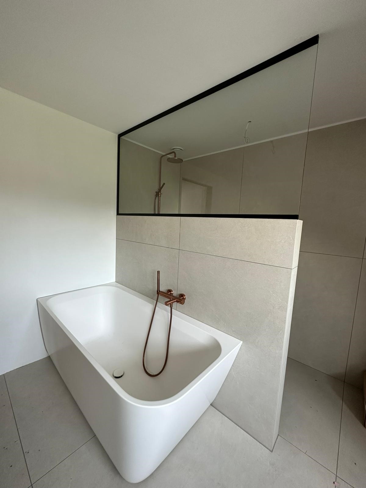 SPATWAND DOUCHE OP MUUR Glaswerken Dresselaers